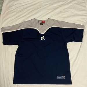 Nike New York Yankees Jersey Style Top